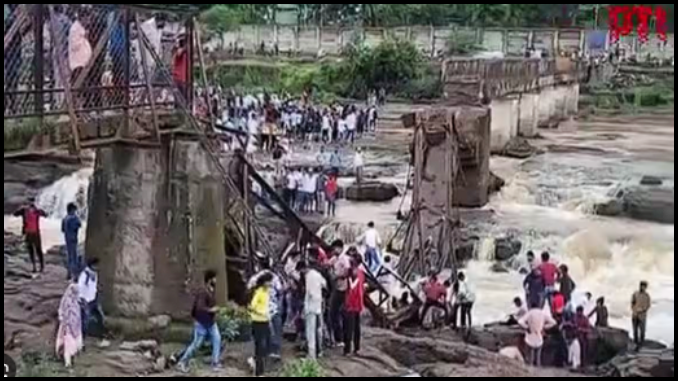 Sad Day in Pune: Lives Lost in Bridge Crash Sad Day in Pune: Lives Lost in Bridge Crash